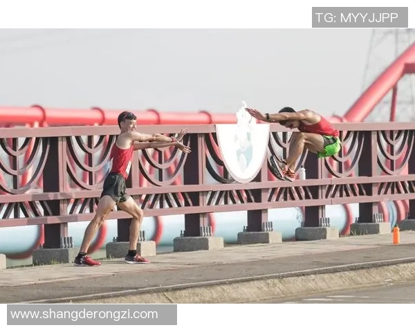 羽毛球场上的追梦旅程：赵强与他的奋斗故事